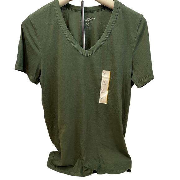 Universal Thread Women's Dark Moss Green V-Neck T-Shirt - Size Small - NWT - Picture 1 of 7